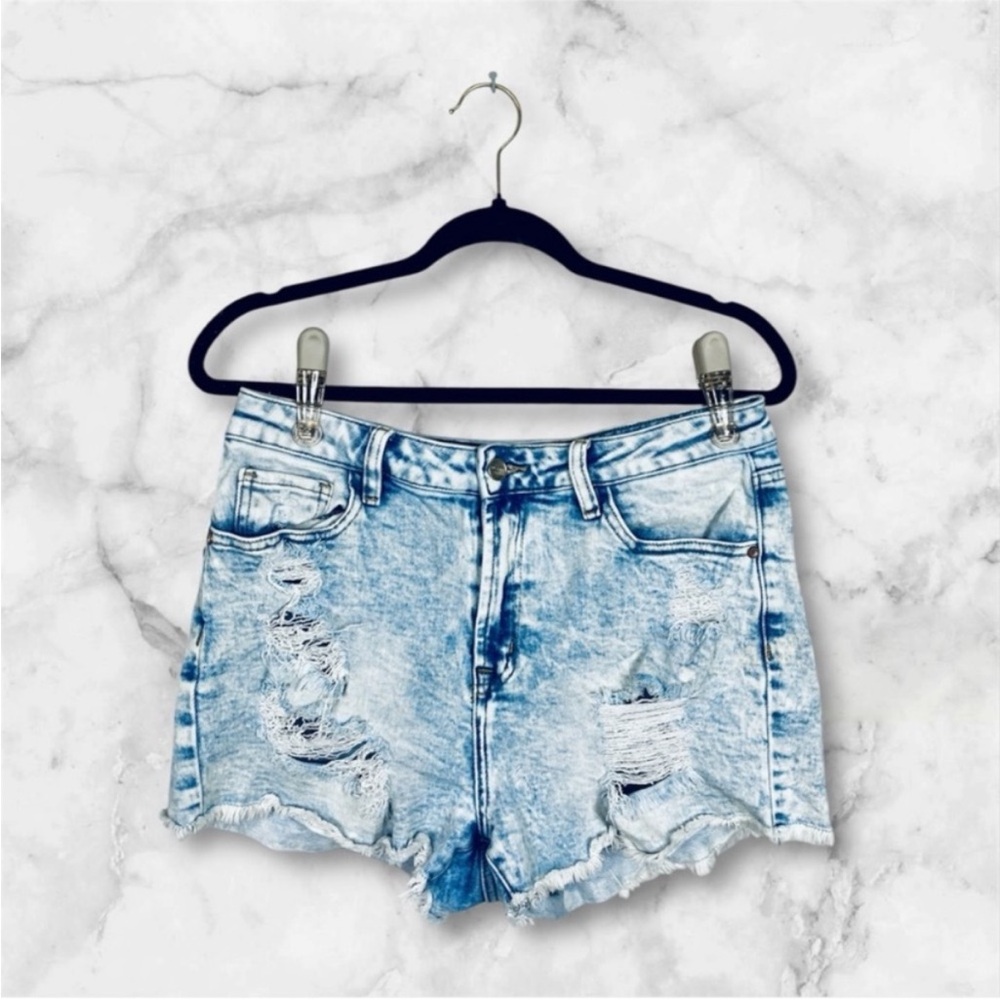 Signature I&M Jeans high waist light denim perfect distressed shorts size large